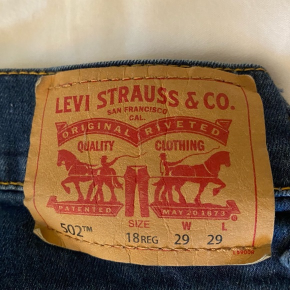 Levi’s 502 Regular Taper Dark Wash Jeans - Picture 6 of 9